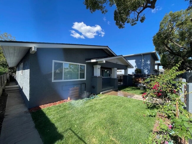 Building Photo - 1010 Cypress Ave