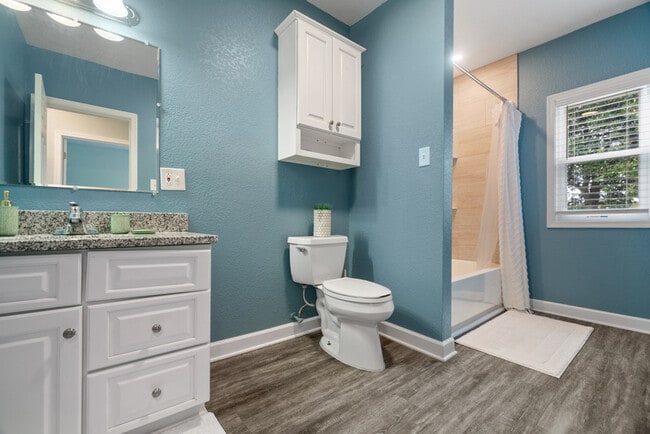 Building Photo - 846 W 41st St