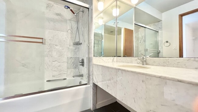 Building Photo - 2-BED/2-BATH AVAILABLE AT NAURU TOWER near Ala Moana!! (HONOLULU)