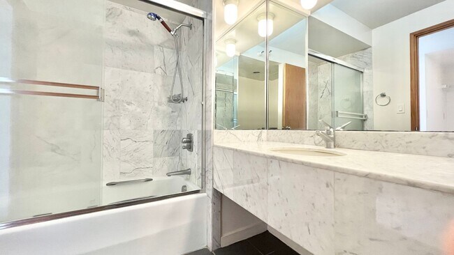Building Photo - 2-BED/2-BATH AVAILABLE AT NAURU TOWER near...