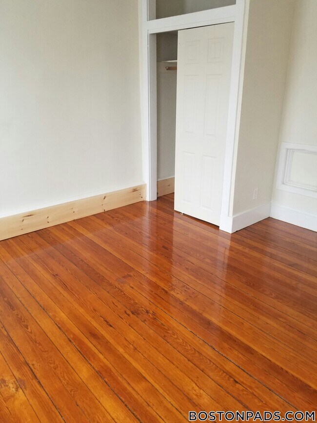 Building Photo - 9 Fulkerson St