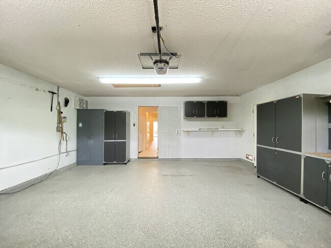 Building Photo - 2620 El Aguila Ln