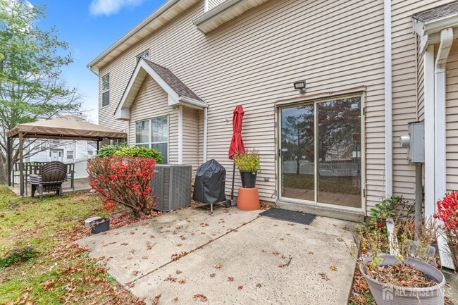 Building Photo - 155 Salem Rd