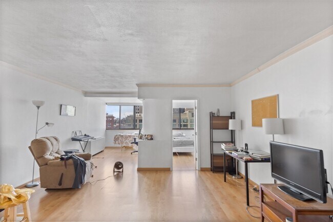 Building Photo - 8 Whittier Pl