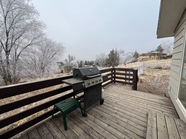 Building Photo - Cozy 3-Bedroom Home with Canyon Views and ...