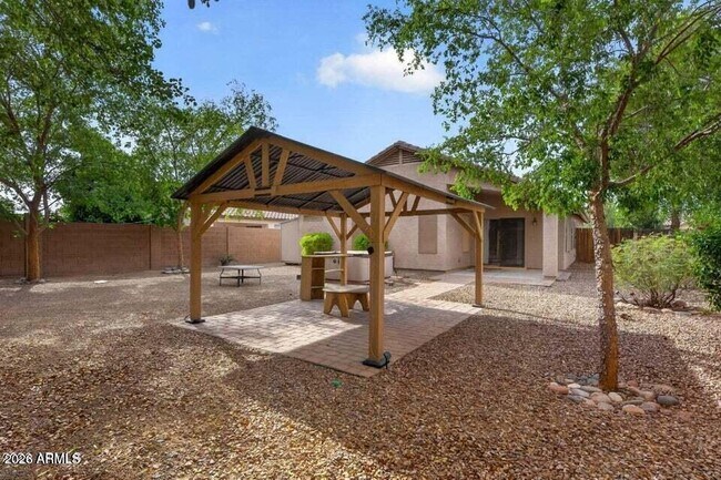 Building Photo - 42059 W Cheyenne Dr