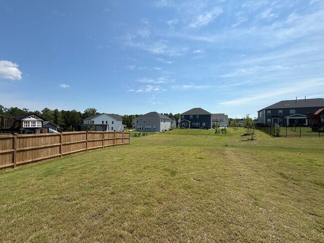 Building Photo - Luxurious 5BD, 4.5BA Holly Springs Home in an HOA Community with Resort-Style Amenities near Down...