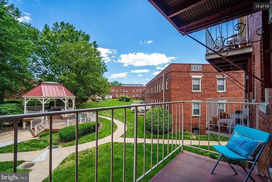 Building Photo - 1301 E Abingdon Dr