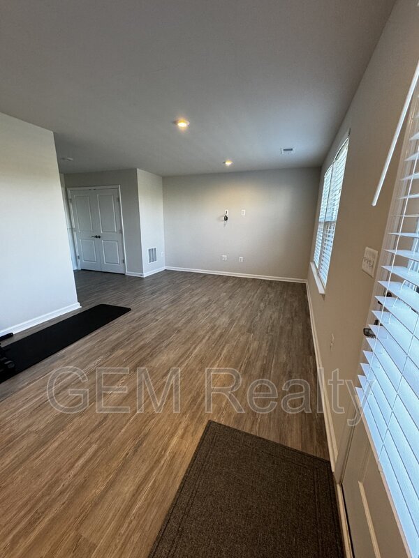 Building Photo - 1853 Sag Harbor Ln