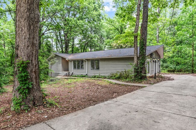Building Photo - Charming Weatherly Woods Home with In-Law ...