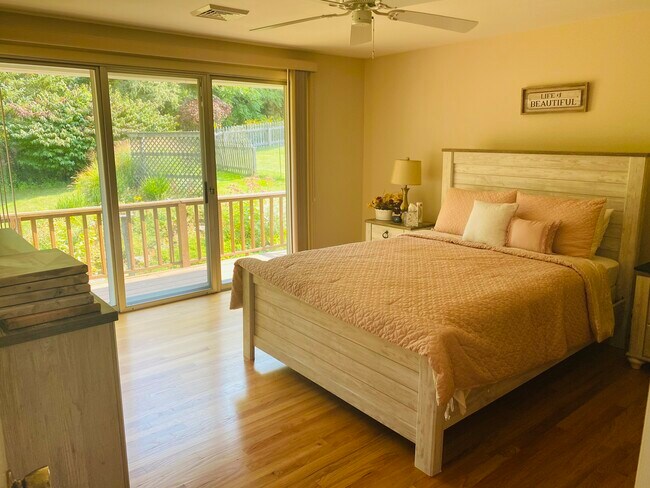 Building Photo - 7863 Russell Ln