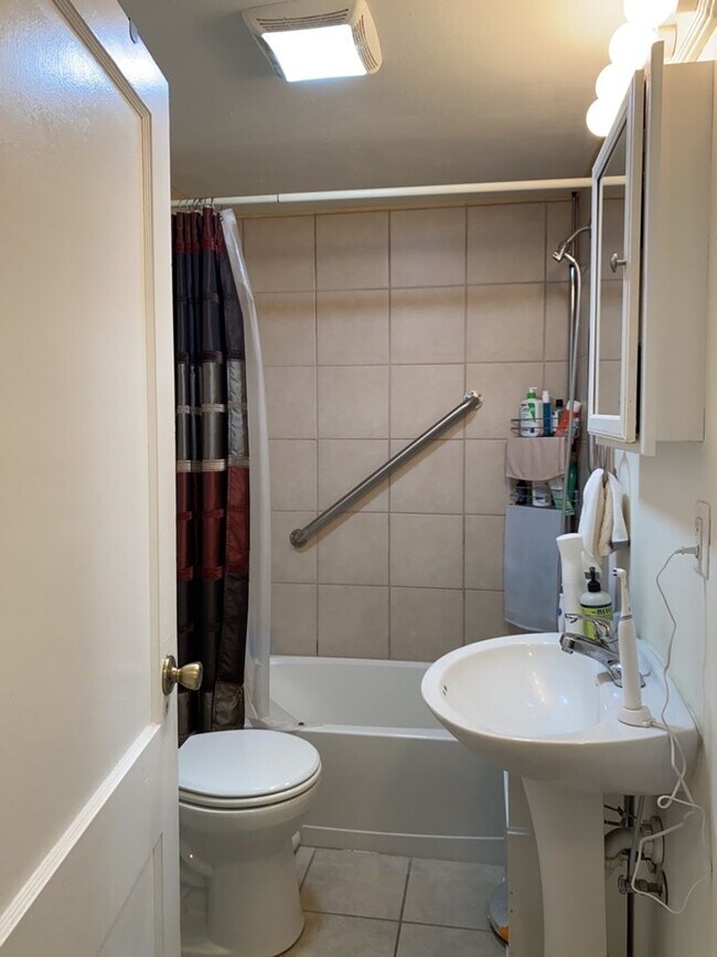 Building Photo - 1127 W Mulberry St