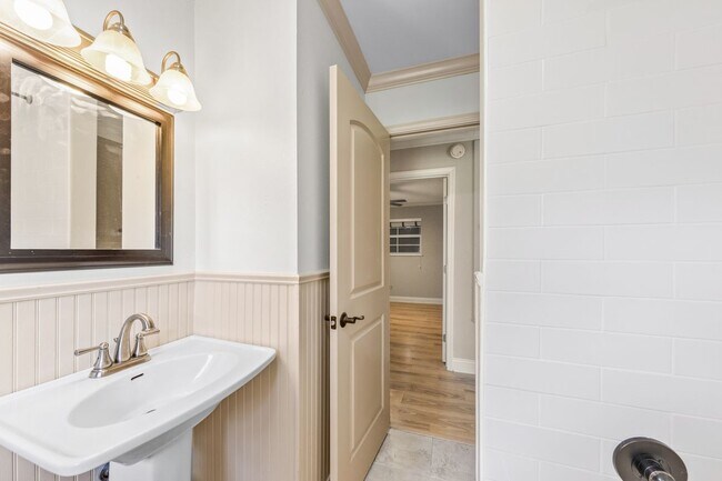 Building Photo - 307 Marilyn Dr