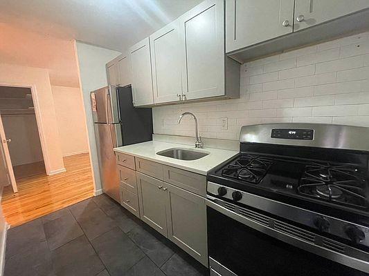 Building Photo - 3 bedroom in BRONX NY 10451