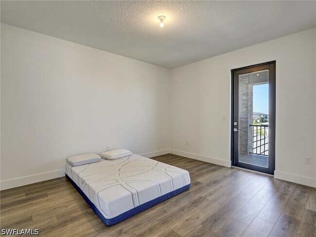 Building Photo - 5126 Panella Ave