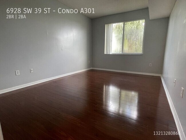 Building Photo - 6928 SW 39th St