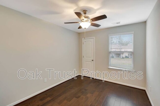 Building Photo - 504 Truman Dr