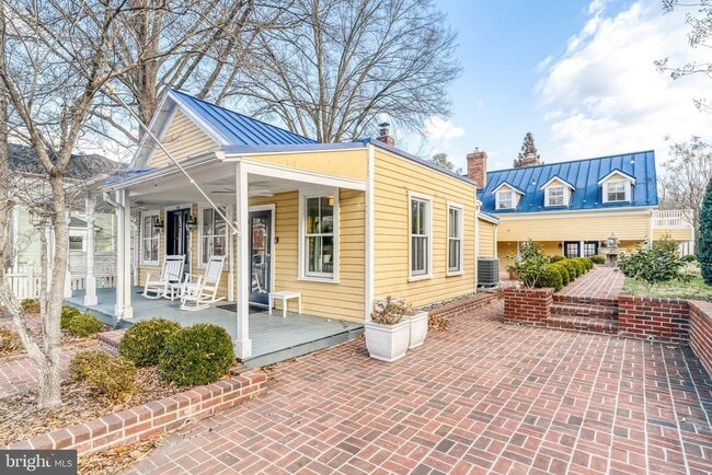 Building Photo - 7153 Main St