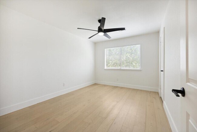 Building Photo - 14207 Weldon Ln