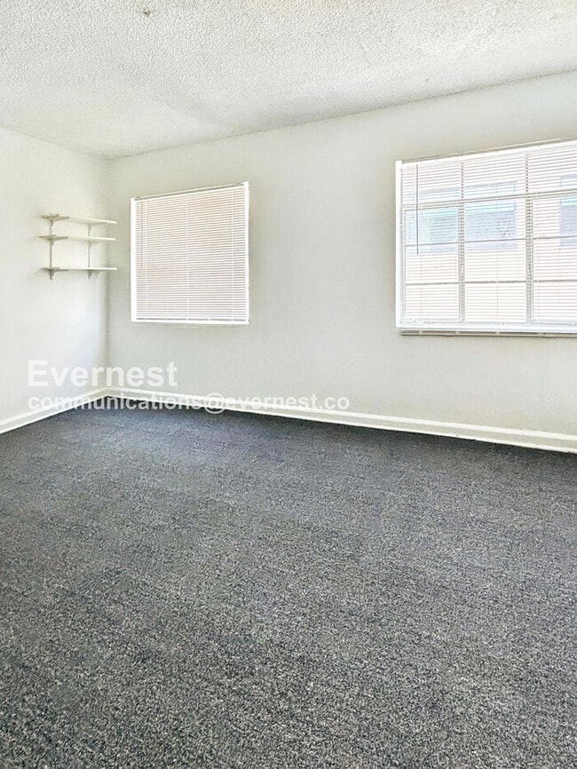 Building Photo - 135 Mathews St