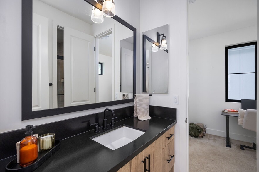 Building Photo - 1286 Molara Ln