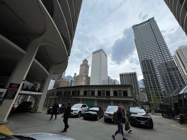 Building Photo - 300 N State St