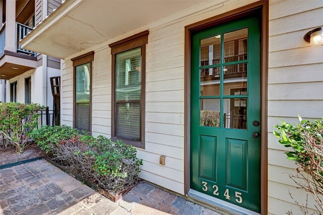 Building Photo - 3245 Maxroy St