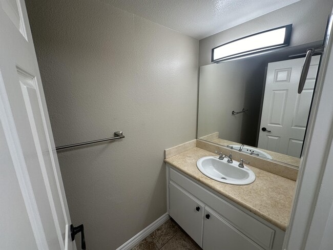 Building Photo - 9940 Highland Ave