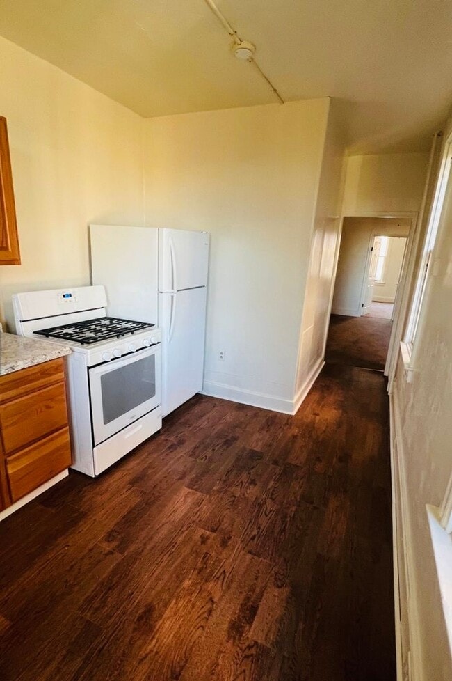 Building Photo - 1st Floor 1 Bedroom Yard Near Farquhar Park York City SD