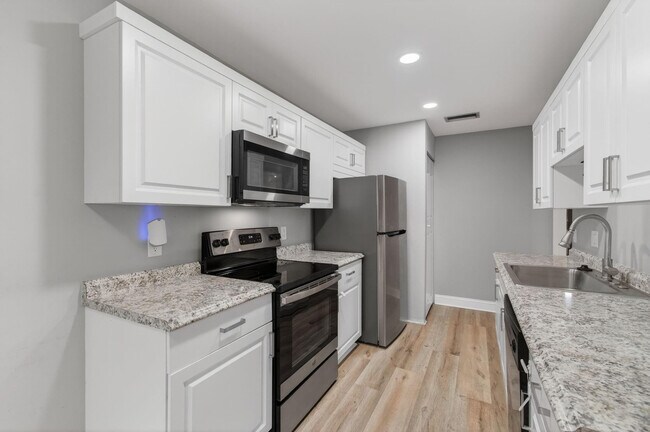 Building Photo - 21682 Cypress Rd