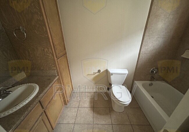 Building Photo - 3802 S Radisson Ave