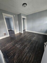 Building Photo - Upper three bedroom on West Side gas included