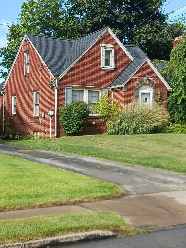 Building Photo - 428 W Midlothian Blvd