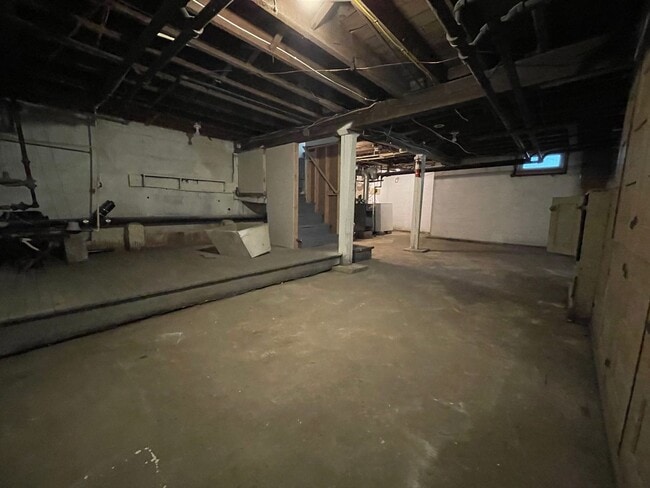 Building Photo - Newly Renovated 3 Bed, 1.5 Bath in Fairview!