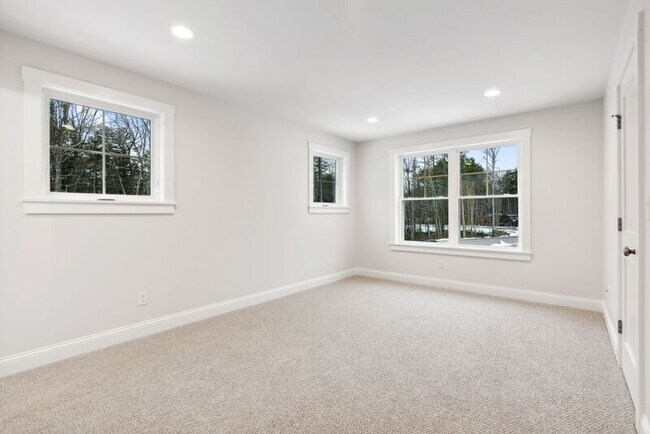 Building Photo - 24 Foliage Way