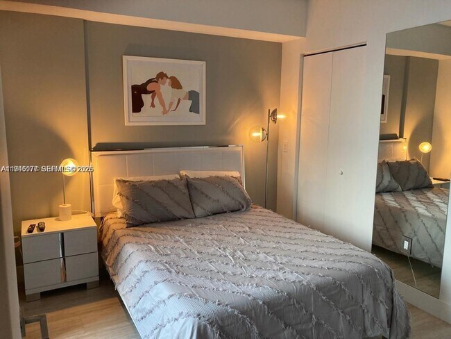 Building Photo - 121 NE 34th St