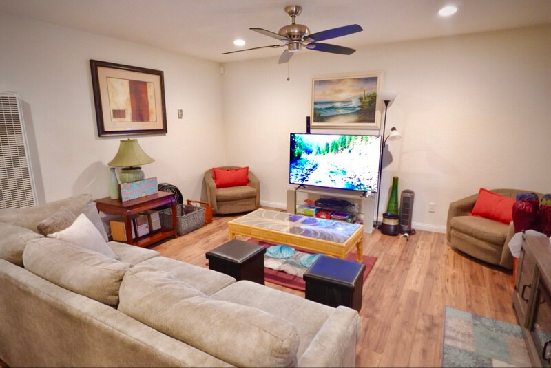 Building Photo - 9938 Buena Vista Dr