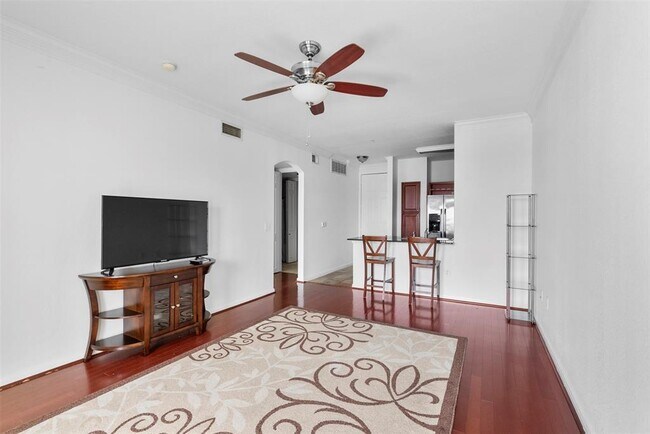 Building Photo - 7575 Kirby Dr