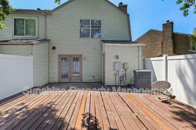 Building Photo - 5795 Rivermill Cir