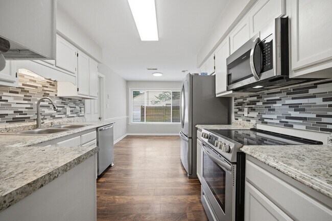 Building Photo - 2252 Newstead Dr