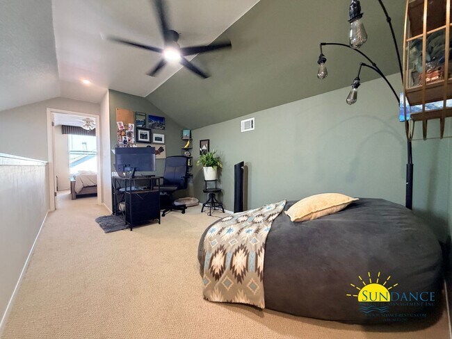 Building Photo - Stunning 5 Bedroom Home in Mary Esther with Beach Access, Pool and Solar Panels!