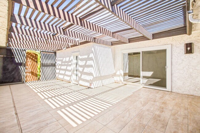 Building Photo - 3143 Sonata Dr