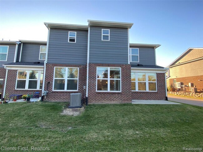 Building Photo - 22490 Woodbridge Ln