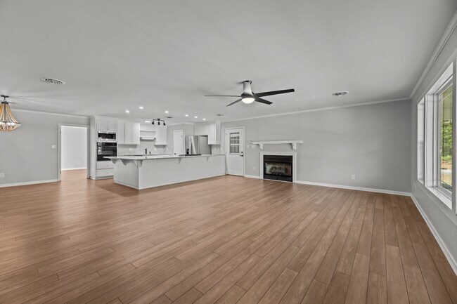 Building Photo - 105 3rd St