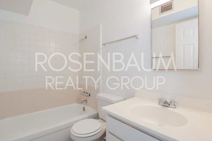 Building Photo - 1518 E Hedrick Dr