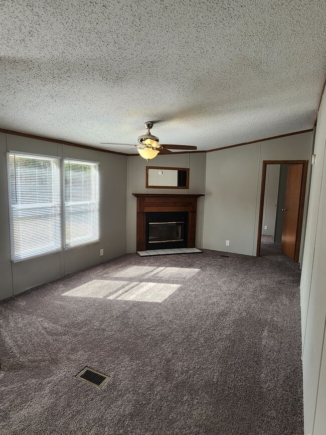 Building Photo - 7965 E Oglethorpe Hwy