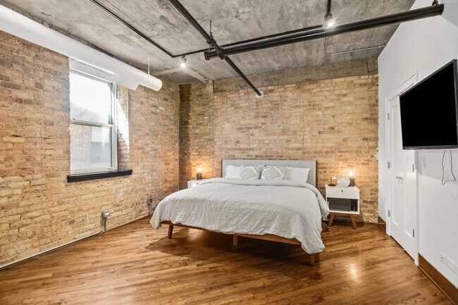 Building Photo - 1830 Ridge Ave