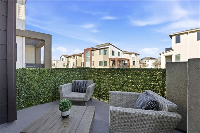 Building Photo - Beautiful 4BD/3.5BA Single-Family Home in the Dublin Boulevards Community!