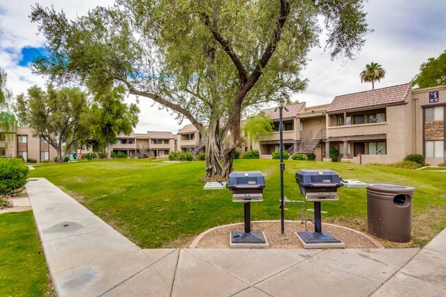 Building Photo - 5995 N 78th St