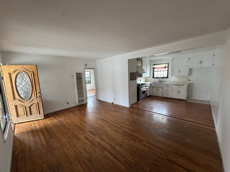 Building Photo - 5427 Bridgeview Ave